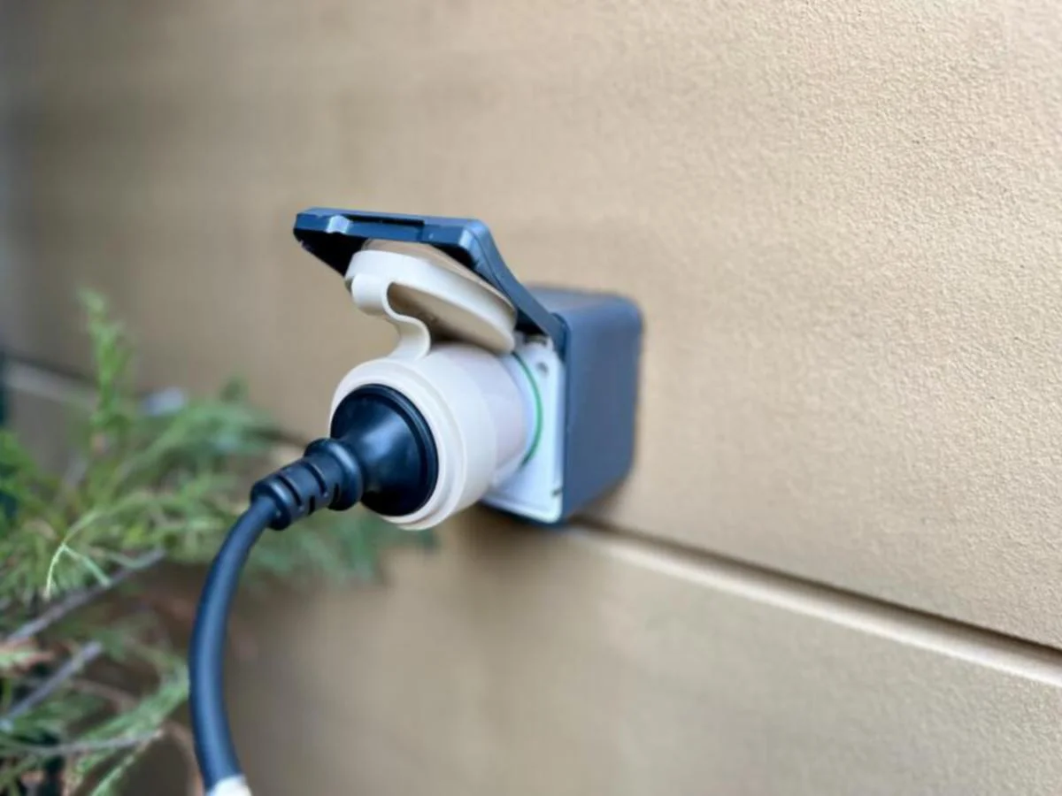 Pistorasia + Kytkin Shelly Shelly Outdoor Plug S Gen3