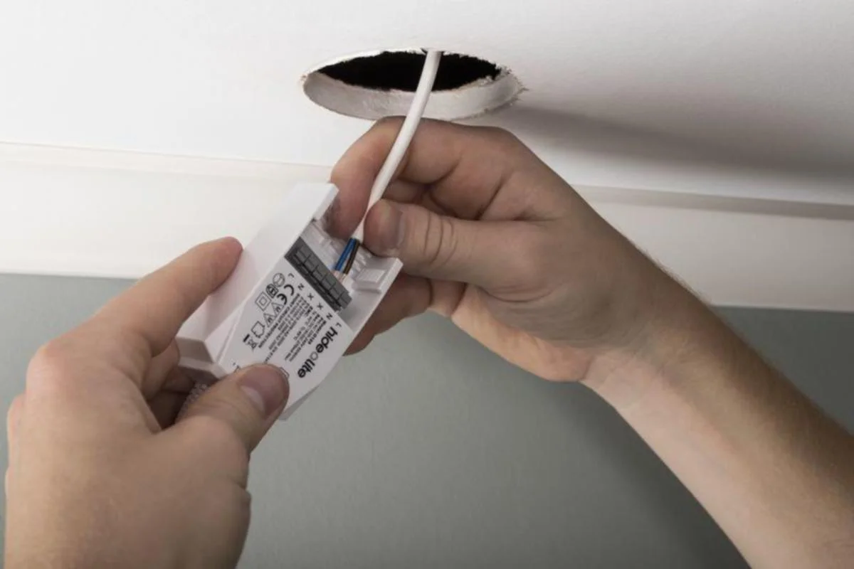 Alasvalo Hide A Lite Ip44 420Lm 6W 4000K Dim Wh